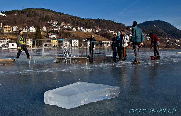 30° Dive Stage Under Ice