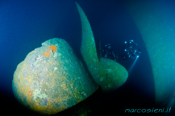 The Haven Propeller.....a big propeller.....and inside the wreck