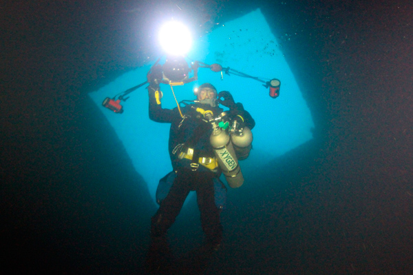 Me in Haven wreck engine room by Fulvio Finazzi