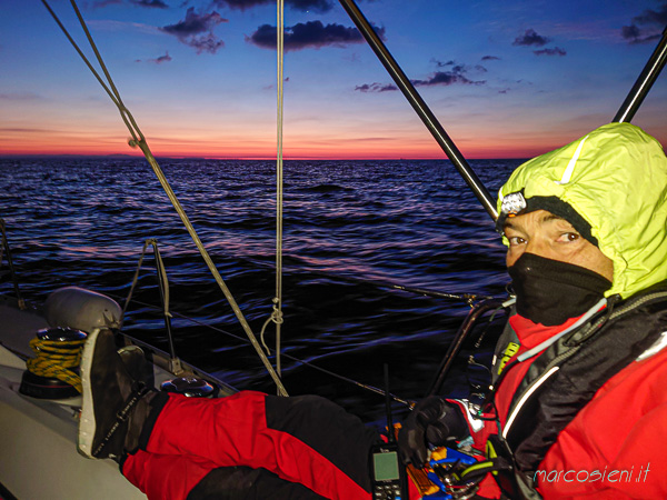 Alba, dopo notte in mare